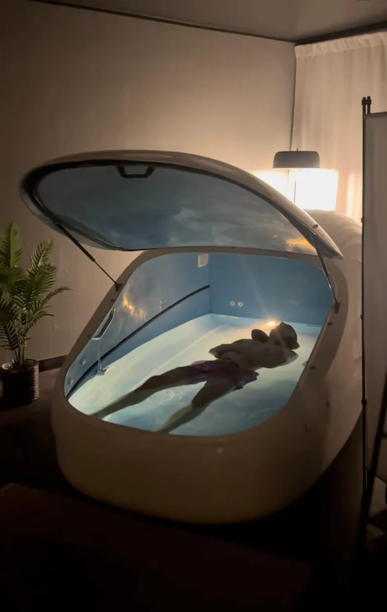Floating för djup avslappning och återhämtning i Borås – New Recovery.